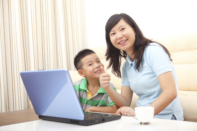 orangtua perlu mengawasi anak saat berinternet.