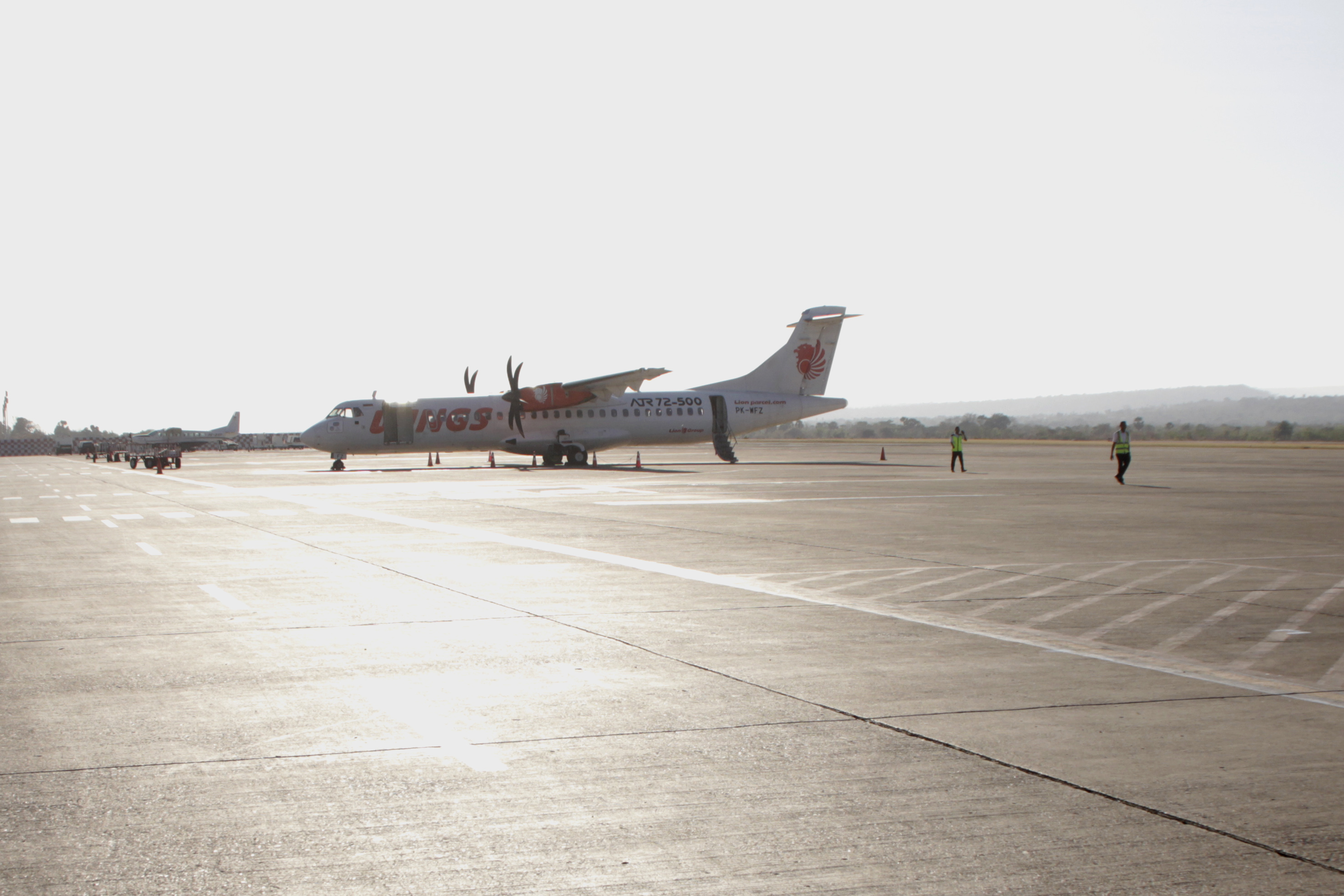 Pesawat sedang parkir di Bandara El Tari, Kupang, NTT