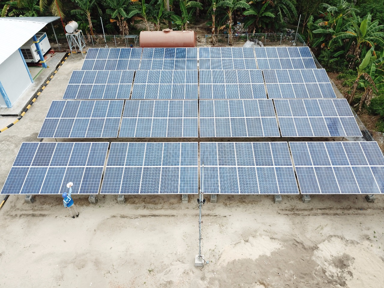 : Pembangkit listrik tenaga surya (PLTS) Hybrid pertama di Sumatera 