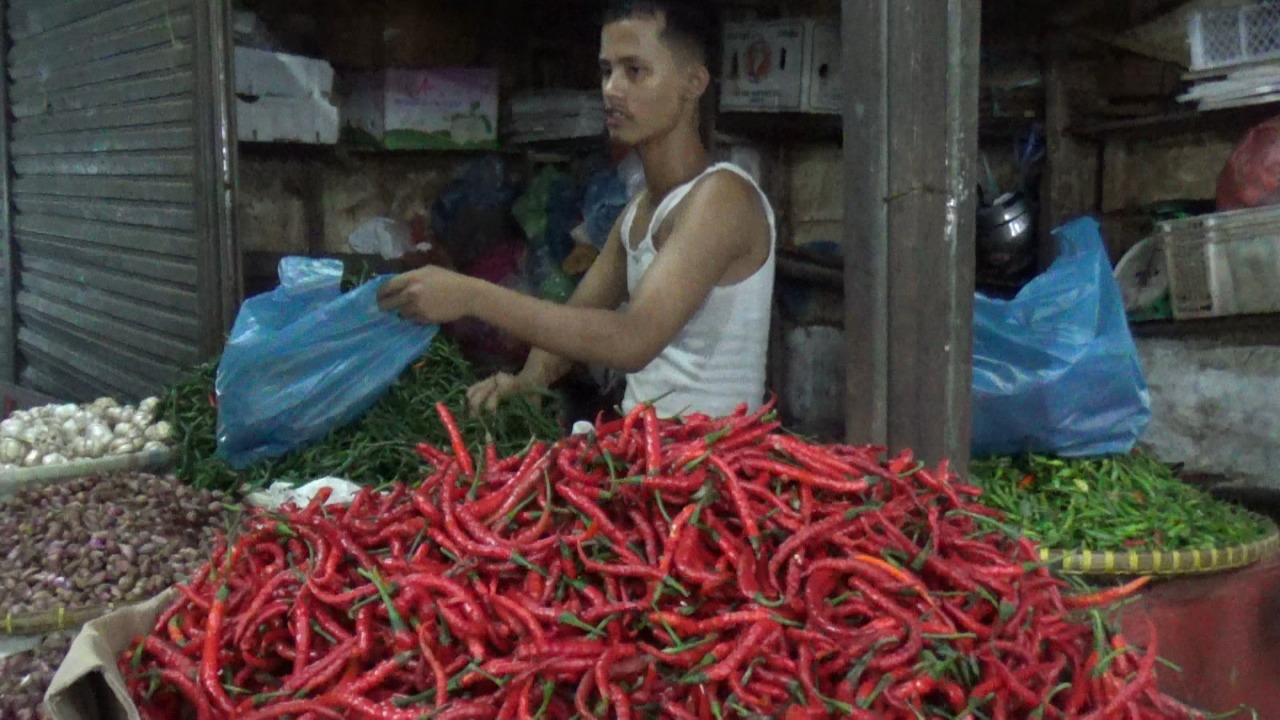 Harga cabai merah di sejumlah pasar tradisional di Medan, Sumatra Utara melonjak signifikan pada H-2 Lebaran tahun ini