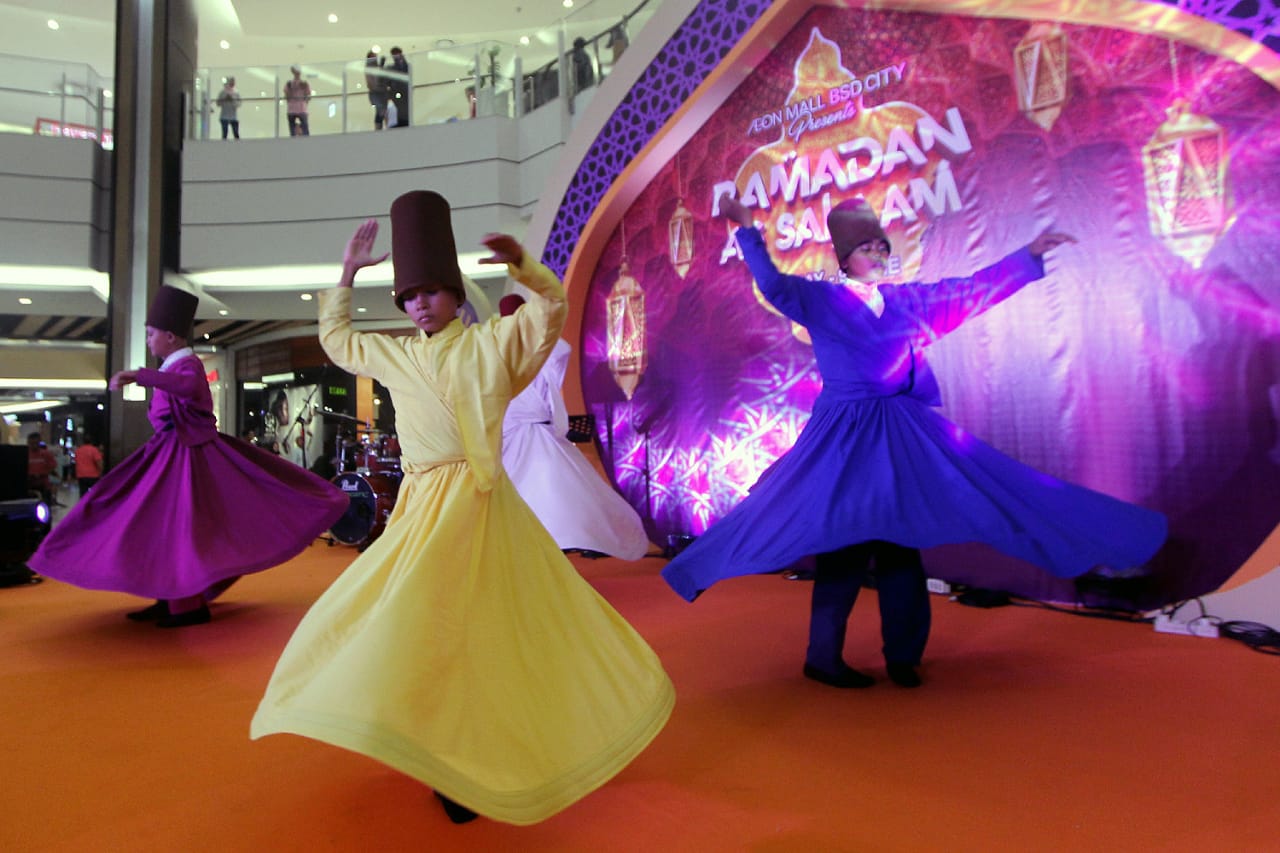 Tarian Sufi salah satu pertunjukkan yang memeriahkan acara Ramadan As Salam di AEON Mall BSC City hingga 9 Juni 2019. 