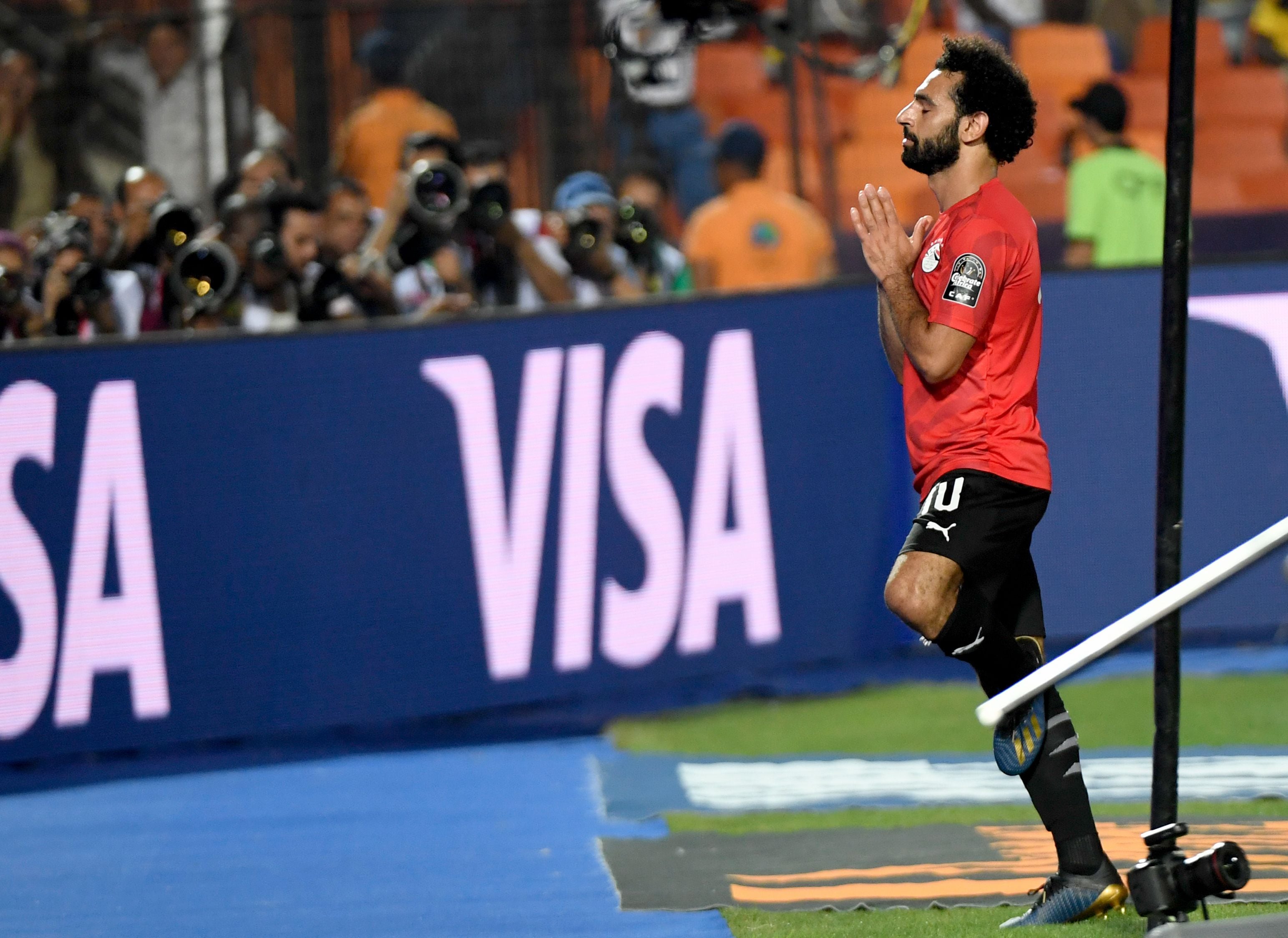 Penyerang Mesir Mohamed Salah melakukan selebrasi usai menjebol gawang Republik Demokrasi Kongo.