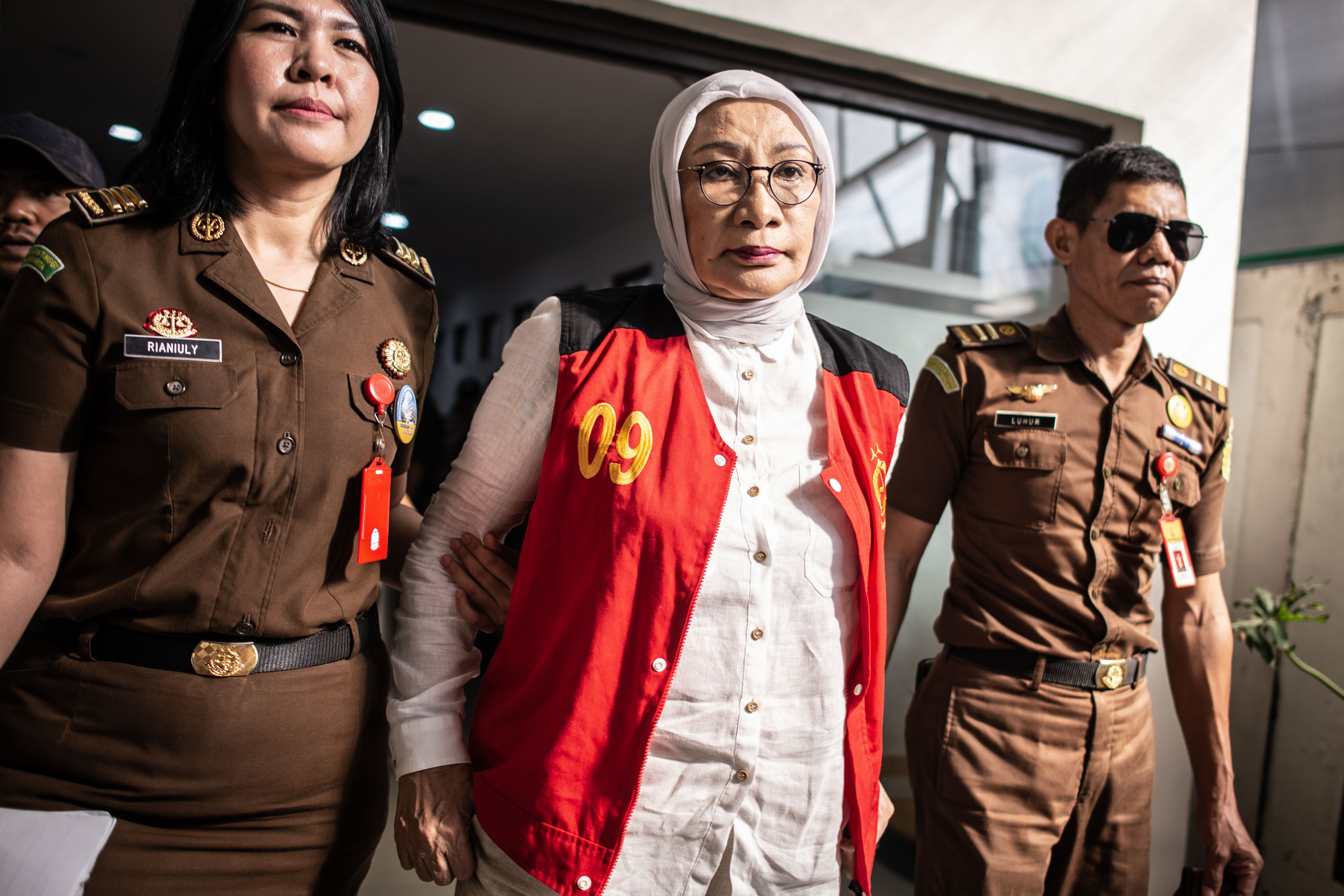 Ratna Sarumpaet (kanan)