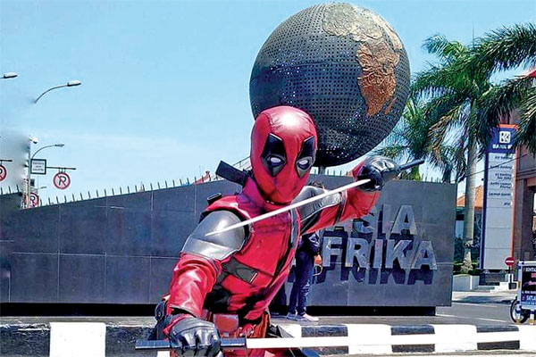  cosplay di Jalan Asia Afrika, Bandung