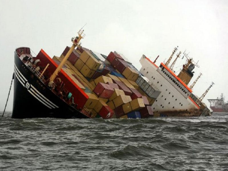 Ilustrasi Kapal Kargo Tenggelam.