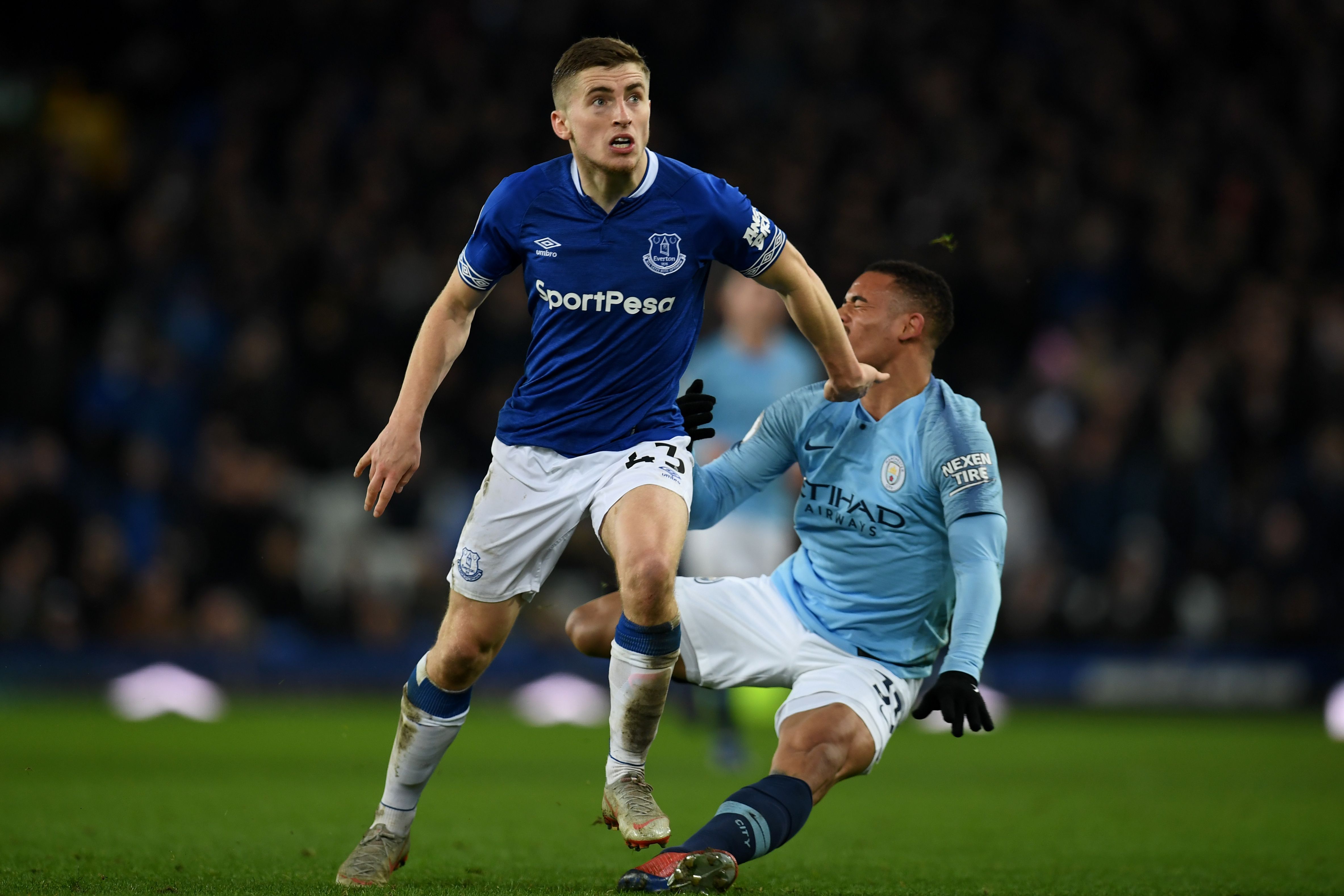 Jonjoe Kenny (kiri)
