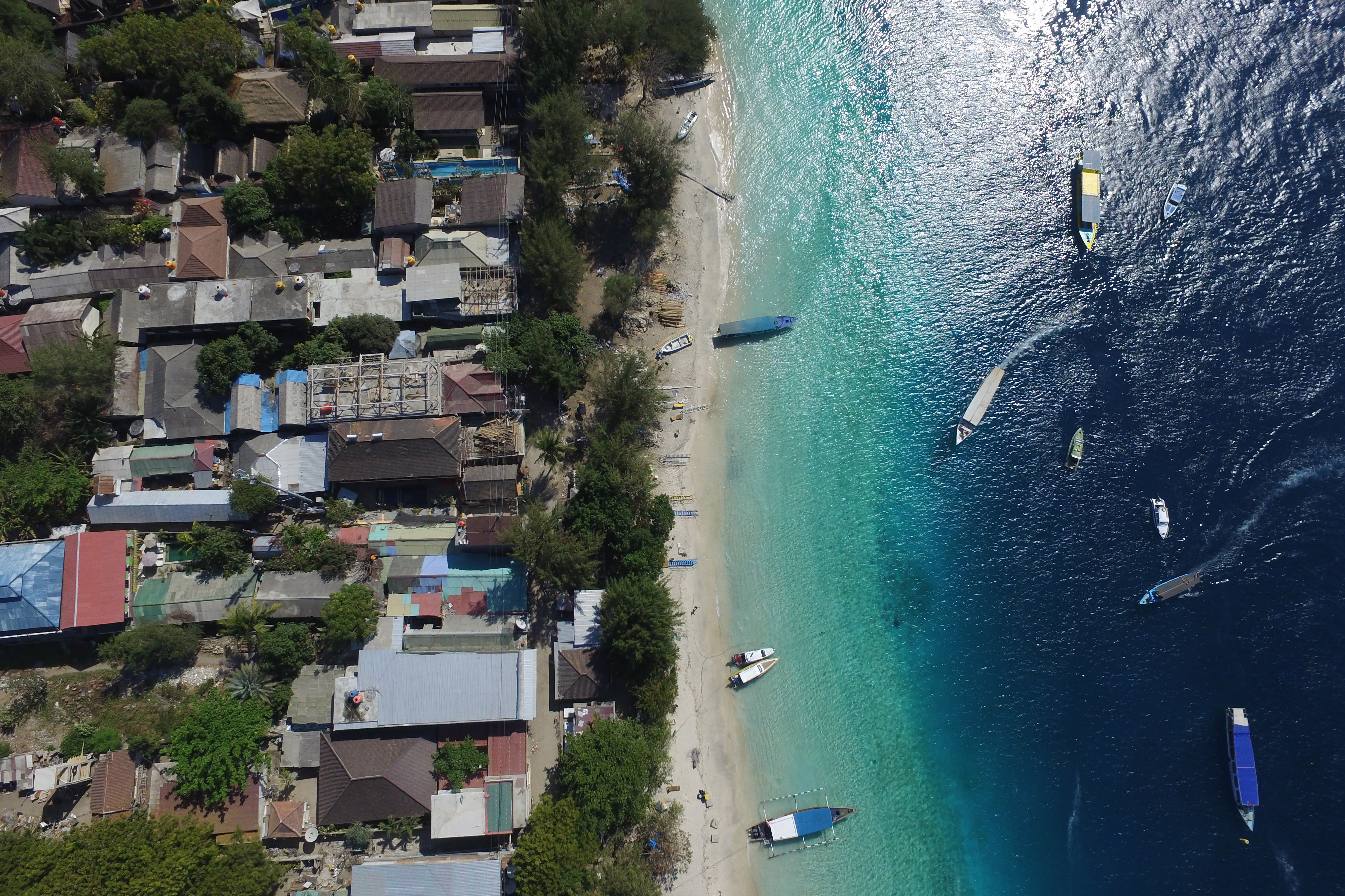 Foto aerial kondisi Gili Trawangan, Lombok Utara, NTB, Kamis (9/8).