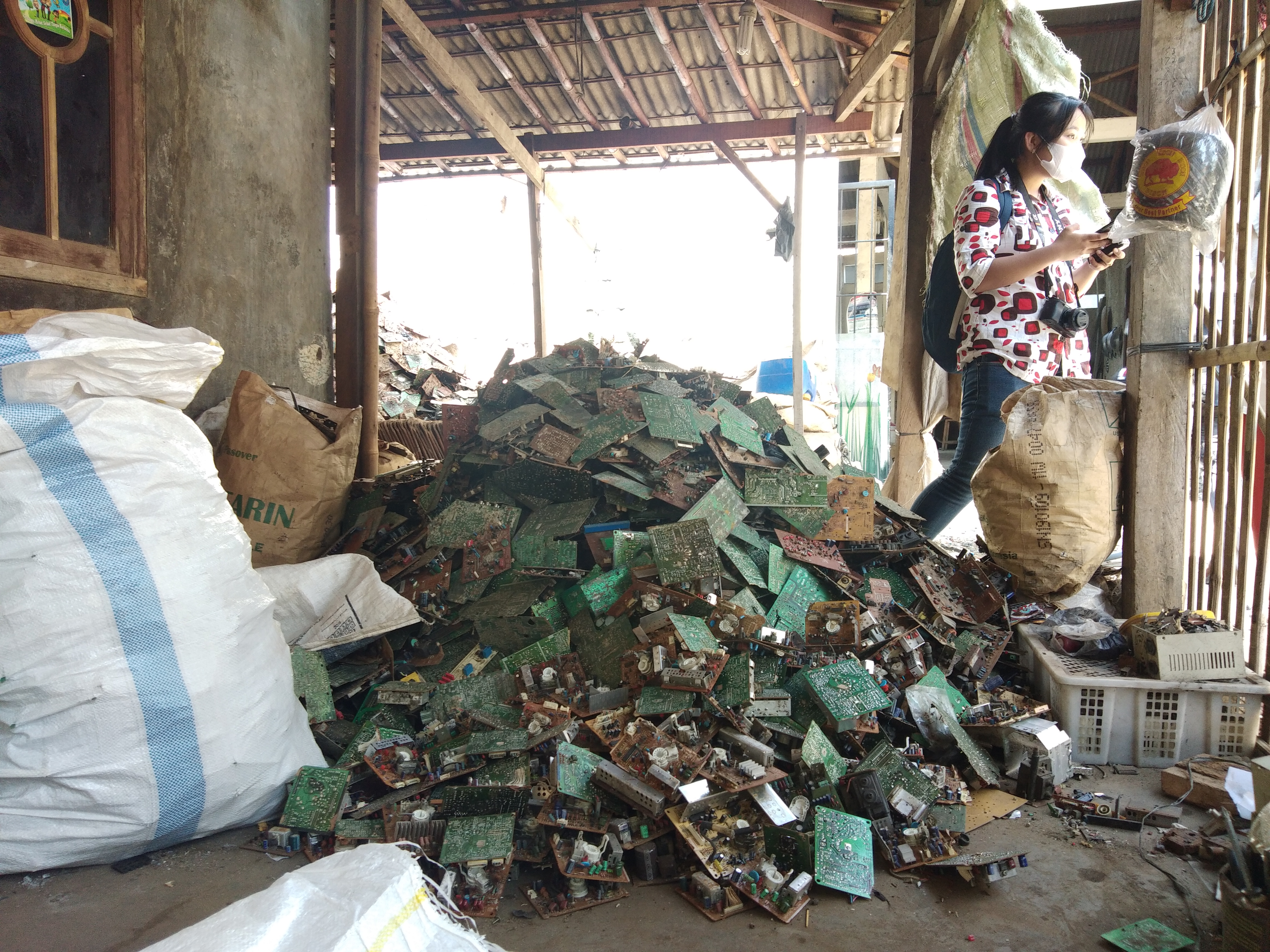 KLHK Segel Pengolahan Sampah Elektronik Ilegal di Kabupaten Tangerang