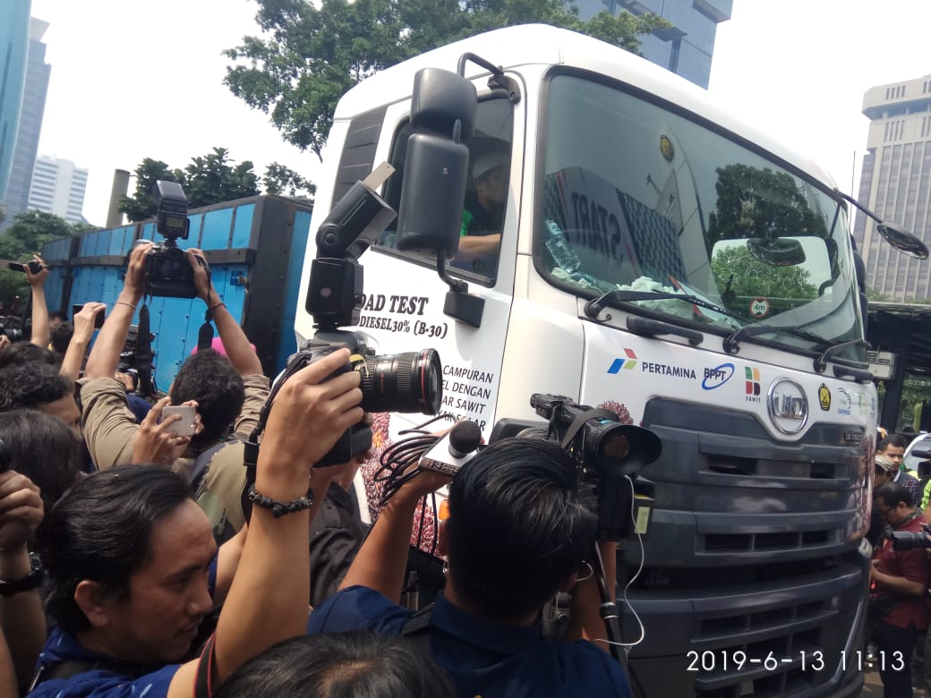 UD Trucks saat mengikuti uji jalan B30