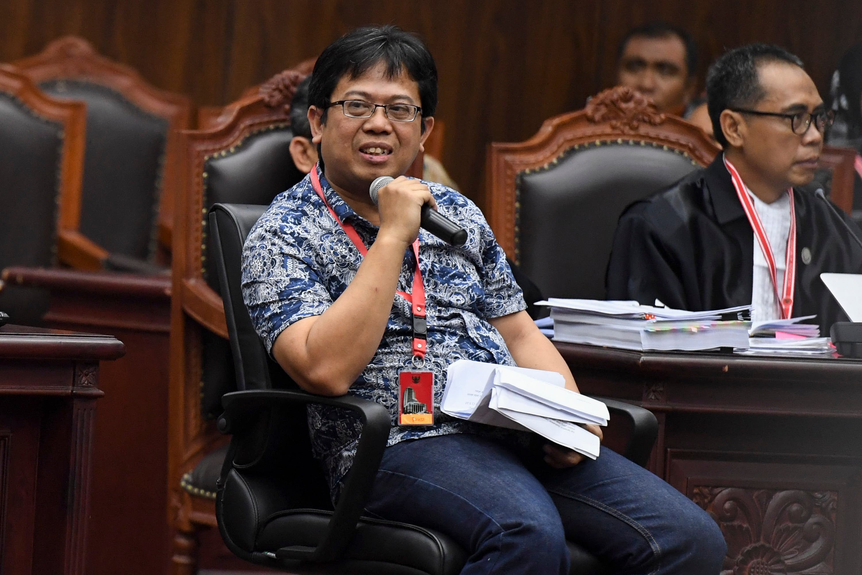 Saksi dari pihak pemohon Hermansyah.