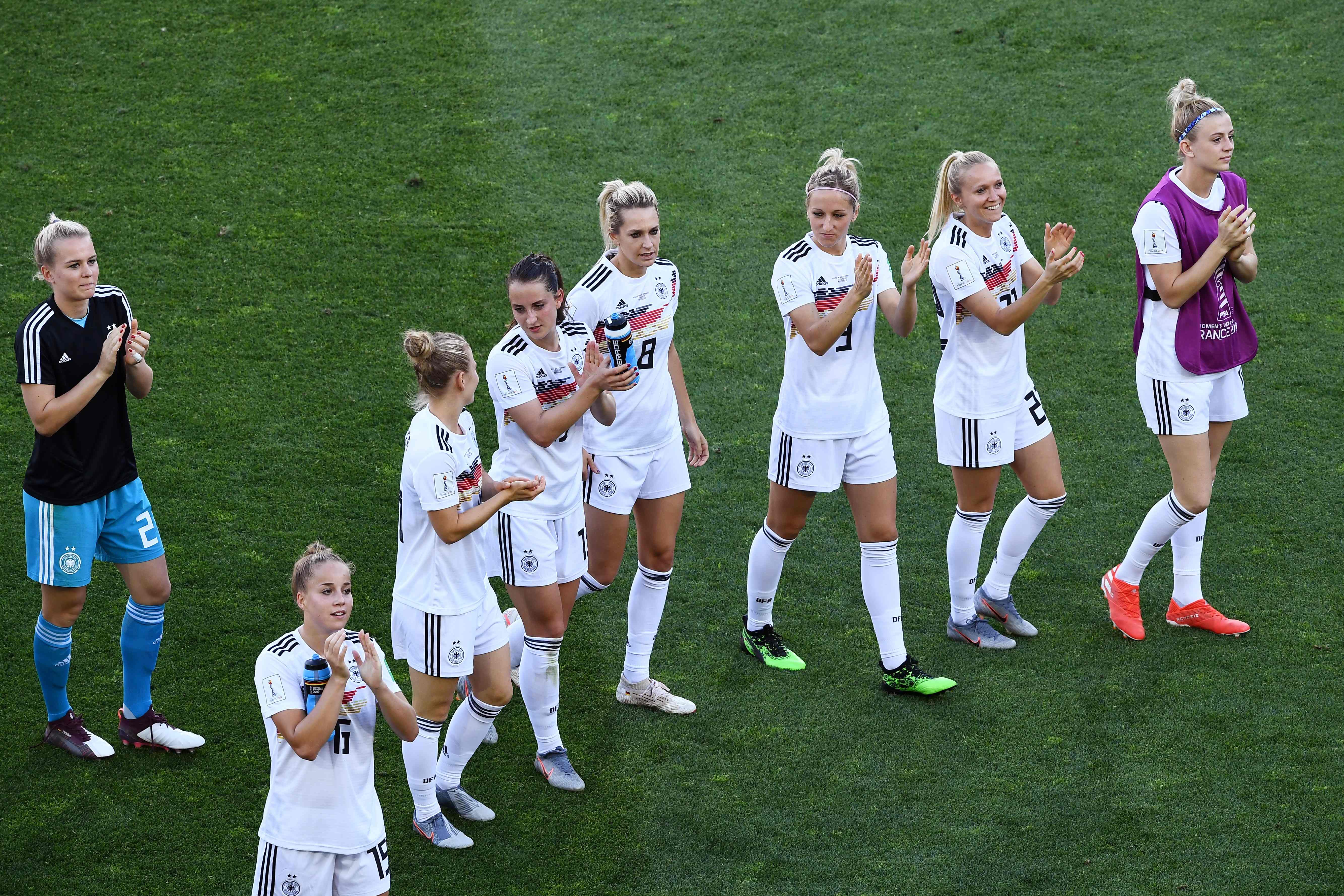 Para pemain Jerman merayakan kemenangan mereka atas Afrika Selatan di ajang Piala Dunia Putri.