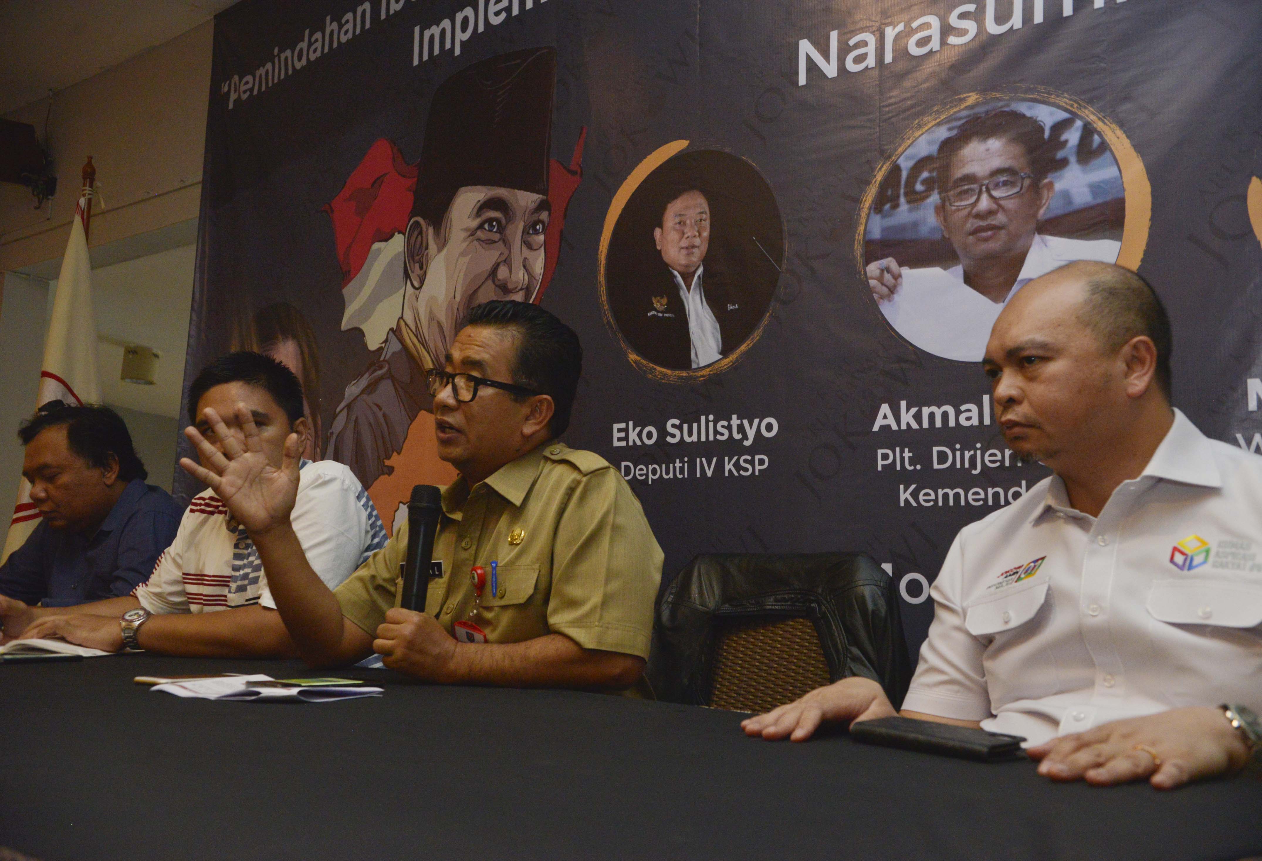 Plt Dirjen Otda Kemendagri Akmal Malik (kedua dari kanan).