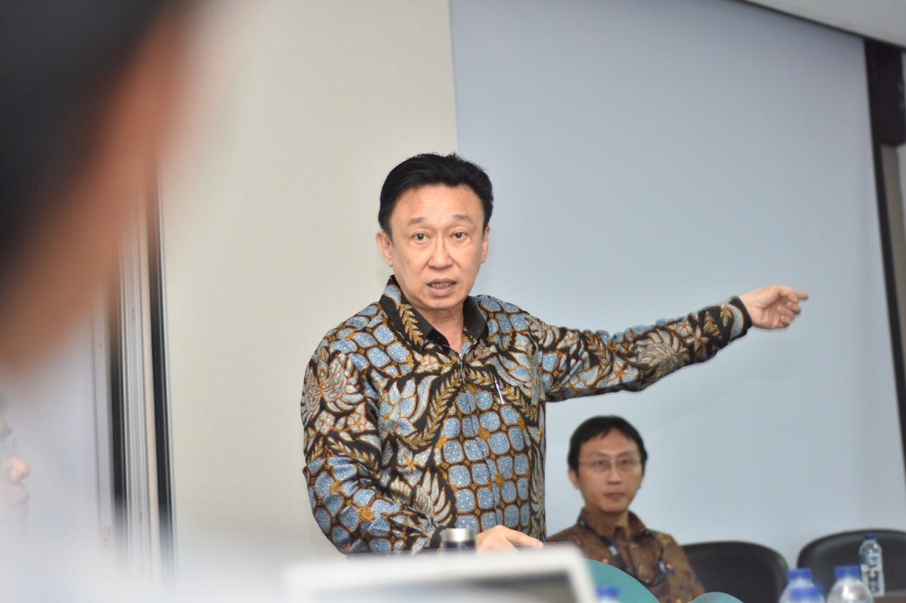 Rudy Ramly saat memberikan keterangan atas penjualan saham Bank Permata oleh Stanchart Bank 