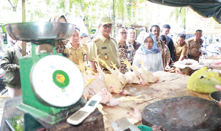 Gubernur  Kalimantan Utara  Irianto Lam­brie