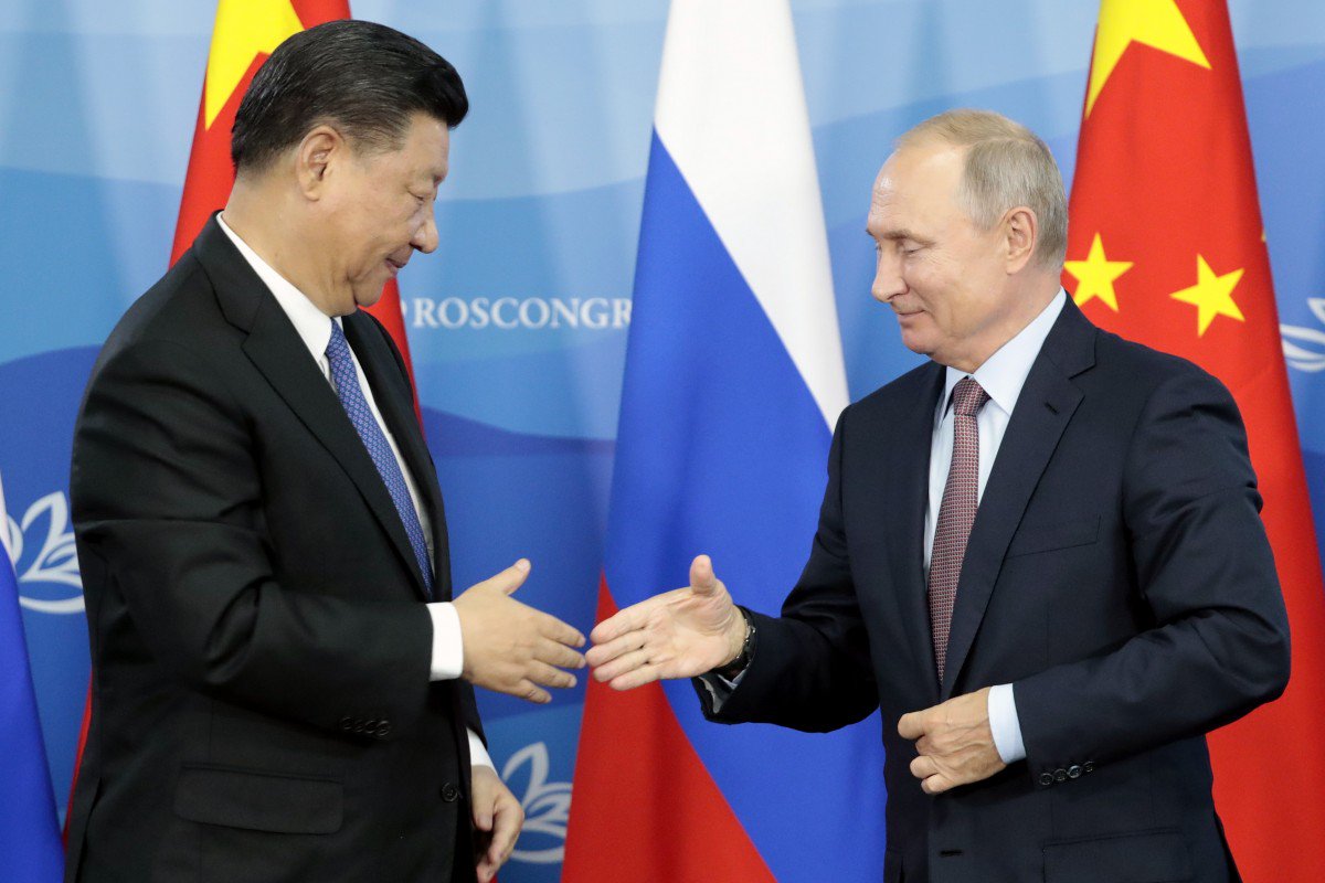 Presiden Cina Xi Jinping akan bertemu Presiden Rusia Vladimir Putin pada hari Rabu (5/6) di Moskow. 