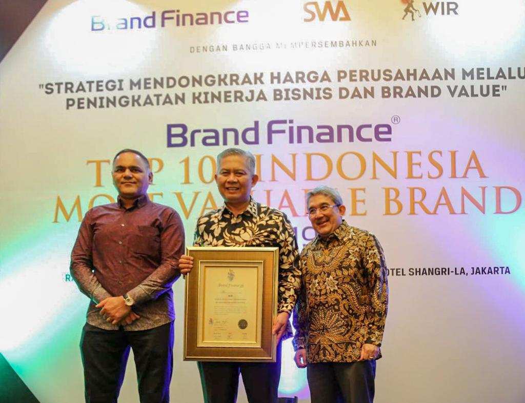 Bank BJB menerima penghargaan sebagai salah satu brand Top 100 Most Valuable Brand 2019
