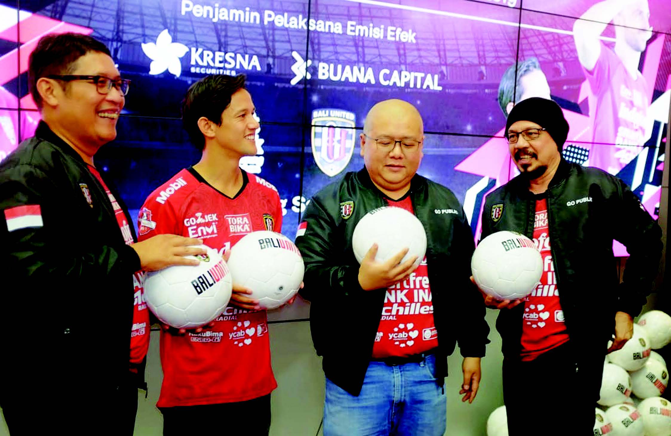 Pengelola klub sepak bola profesional Bali United melepas sebanyak 2 miliar saham atau setara dengan 33,33% saham.