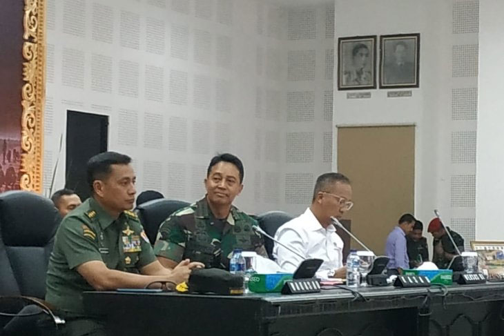  Menteri Sosial Agus Gumiwang Kartasasmita saat membuka Rakornis TMMD ke-105 di Jakarta, Kamis (20/6).
