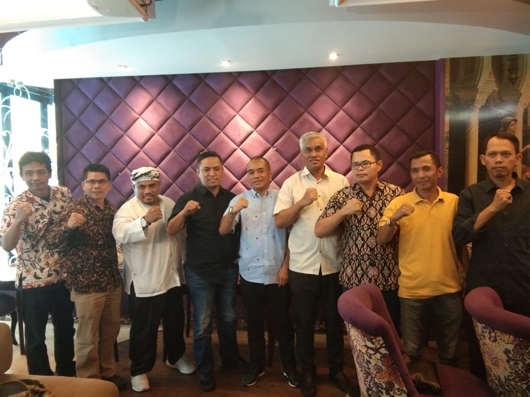 Jaringan Aktivis Muda Partai Golkar saat memberikan keterangan menolak munas Golkar dipercepat