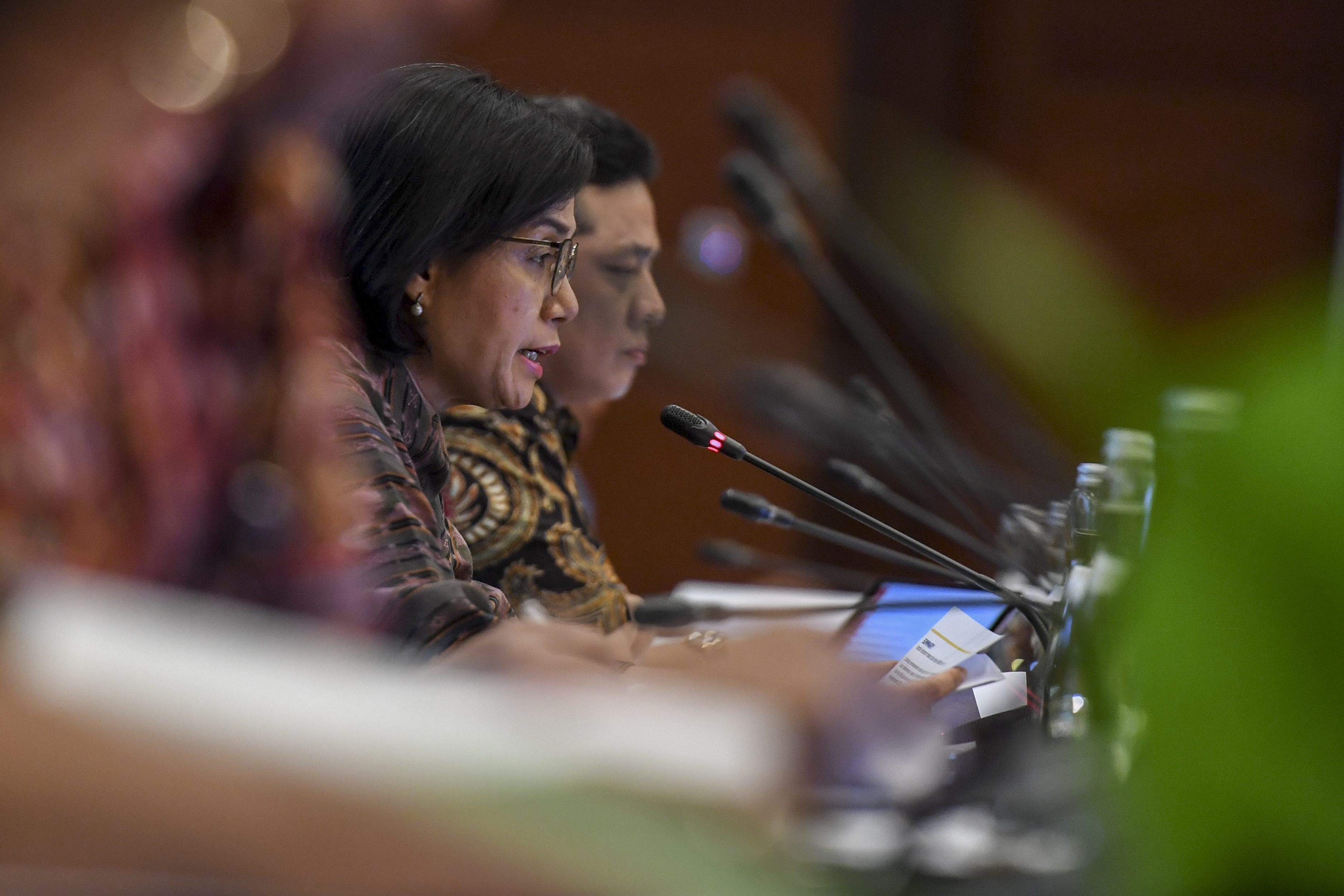 Menteri Keuangan Sri Mulyani menyampaikan pemaparan saat konferensi pers APBN KiTa (Kinerja dan Fakta) di Kementerian Keuangan, di Jakarta.