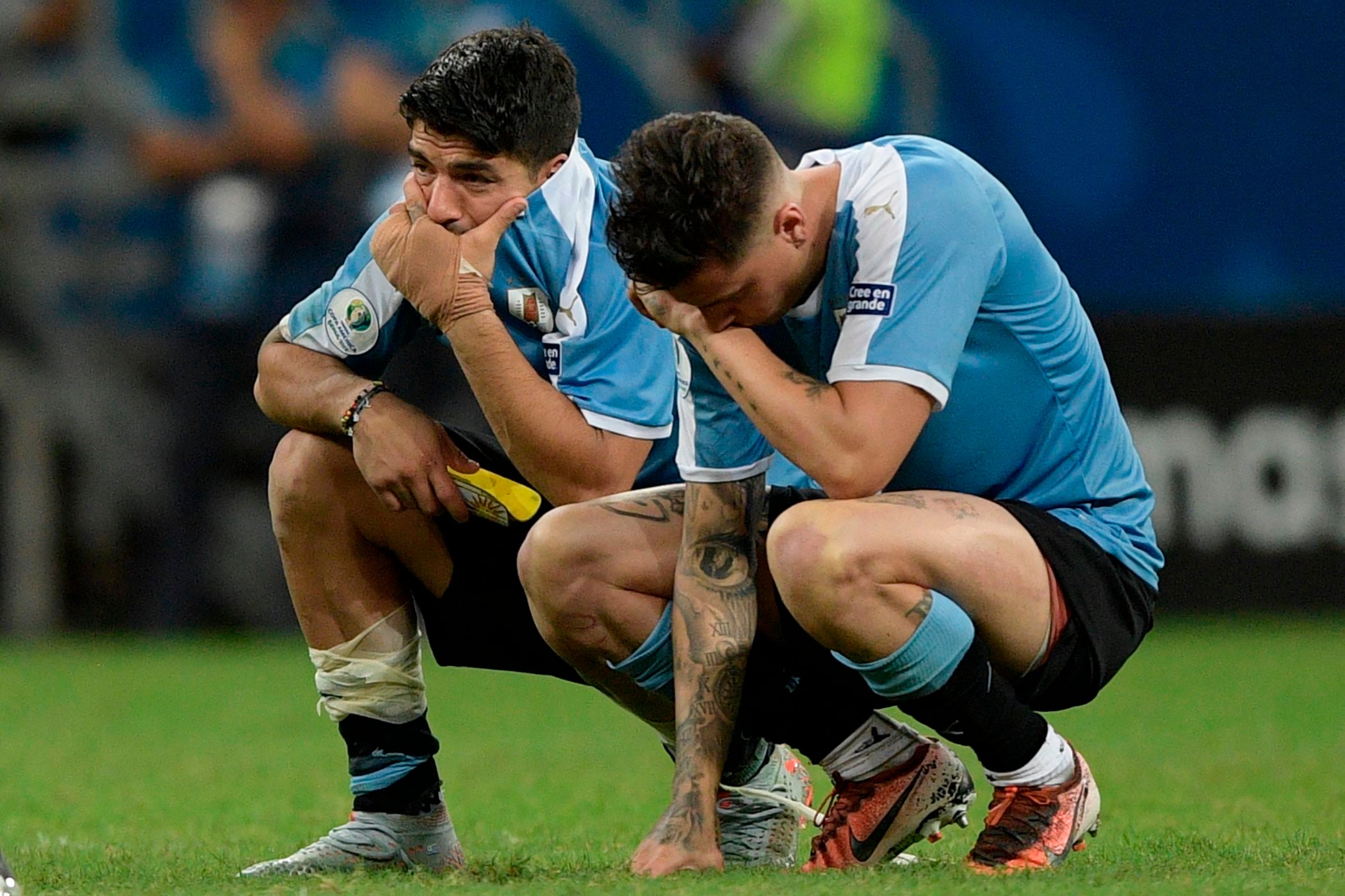 Suarez menangis saat adu pinalti gagal mengeksekusi