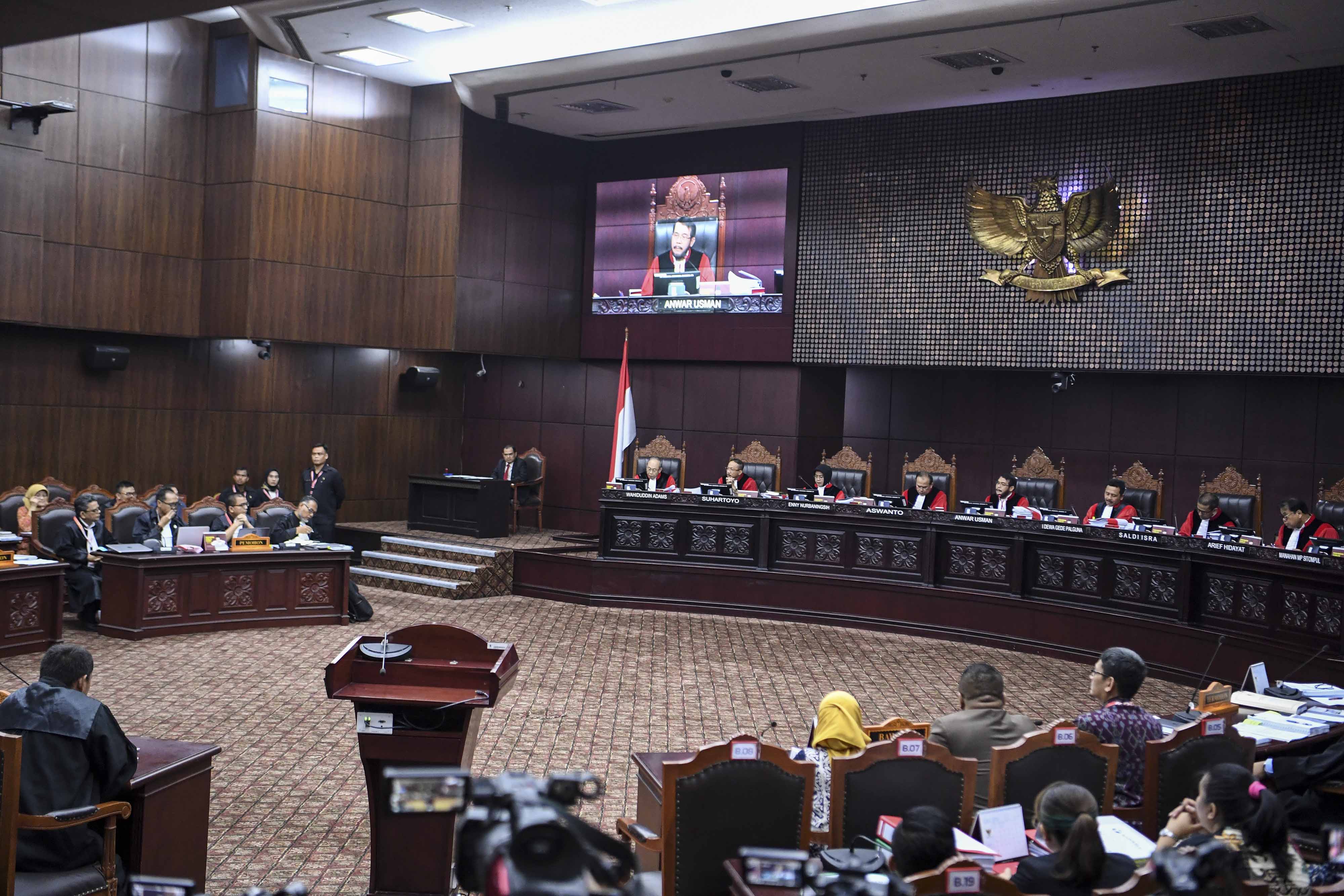 Suasana sidang perdana Perselisihan Hasil Pemilihan Umum (PHPU) sengketa Pilpres 2019 di Mahkamah Konstitusi, Jakarta, Jumat (14/6)