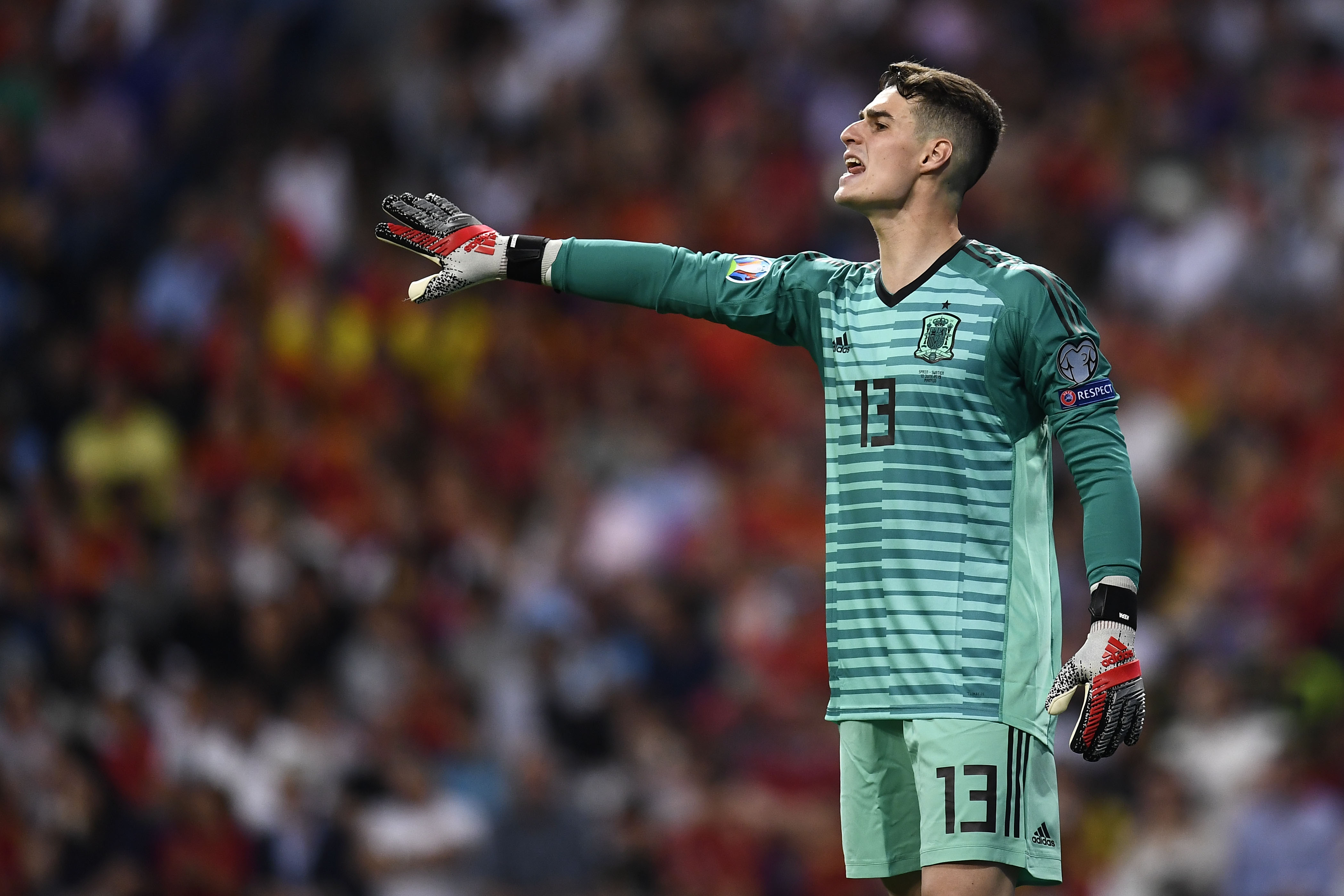 Penjaga gawang Spanyol Kepa Arrizabalaga dalam laga kualifikasi Piala Eropa melawan Swedia