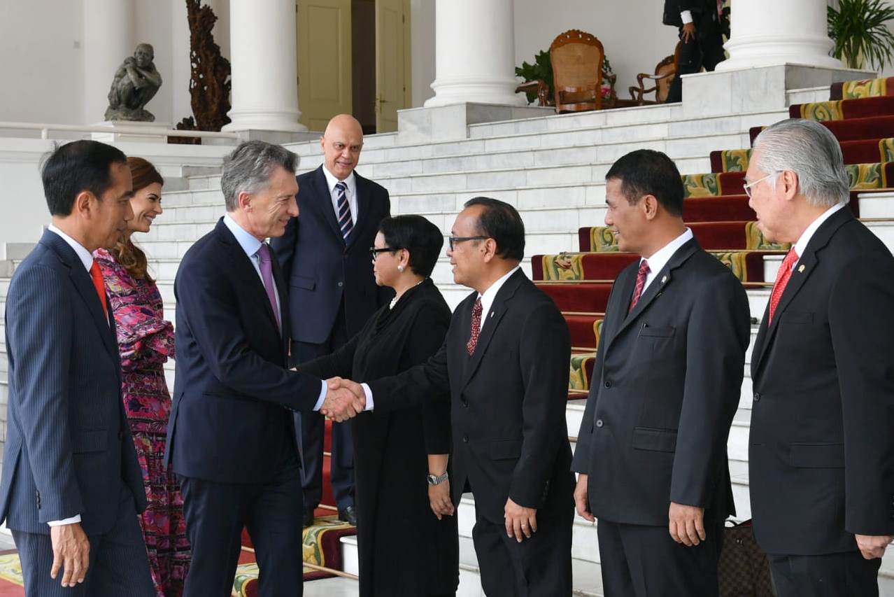Presiden Joko Widodo bersama dengan Presiden Argentina Mauricio Macri,
