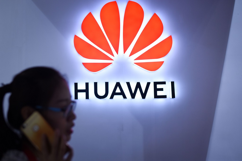 Huawei mendekatkan diri dengan Rusia.