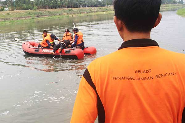Petugas Badan Penanggulangan Bencana Daerah (BPBD) 