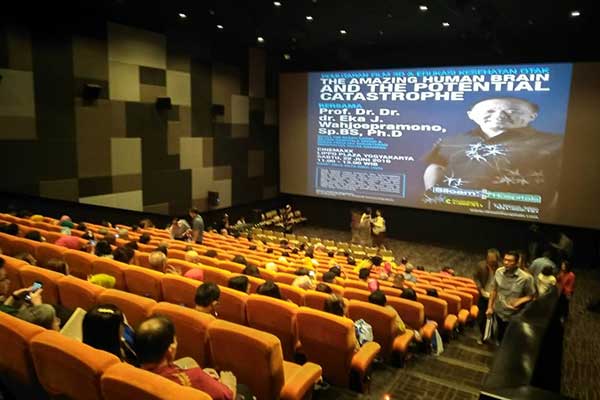  Siloam Hospitals Yogyakarta melakukan Edukasi  pemutaran film format tiga dimensi penanganan kasus operasi otak beserta gejalanya 