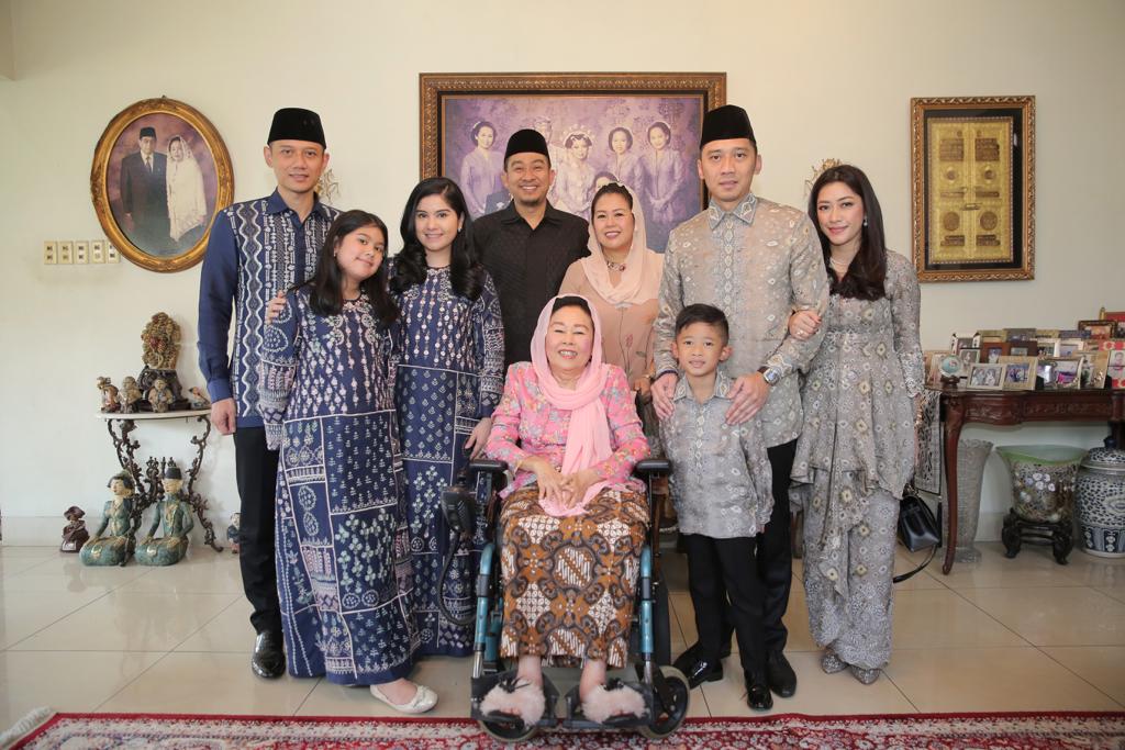 Agus Harimurti Yudhoyono (AHY) dan Edhie Baskoro Yudhoyono (Ibas) bersilaturahim ke kediaman Sinta Nuriyah Wahid, Kamis (6/6). 