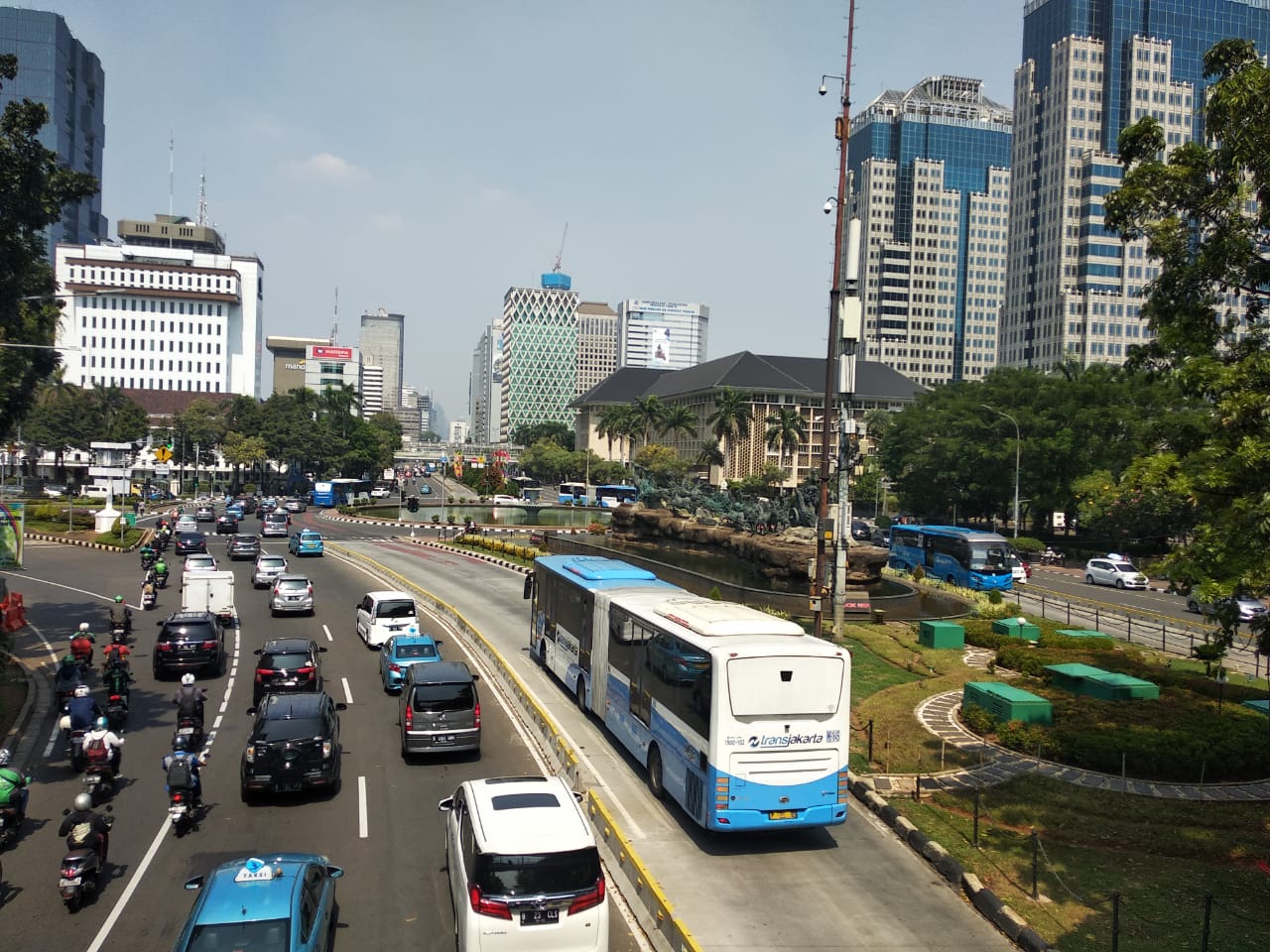 Kondisi lalu lintas Jakarta ramai lancar.