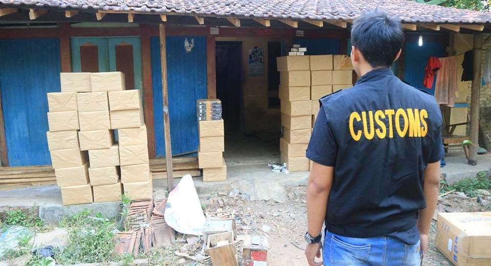 Bea Cukai Kudus Blusukan Kejar Produsen Rokok Ilegal