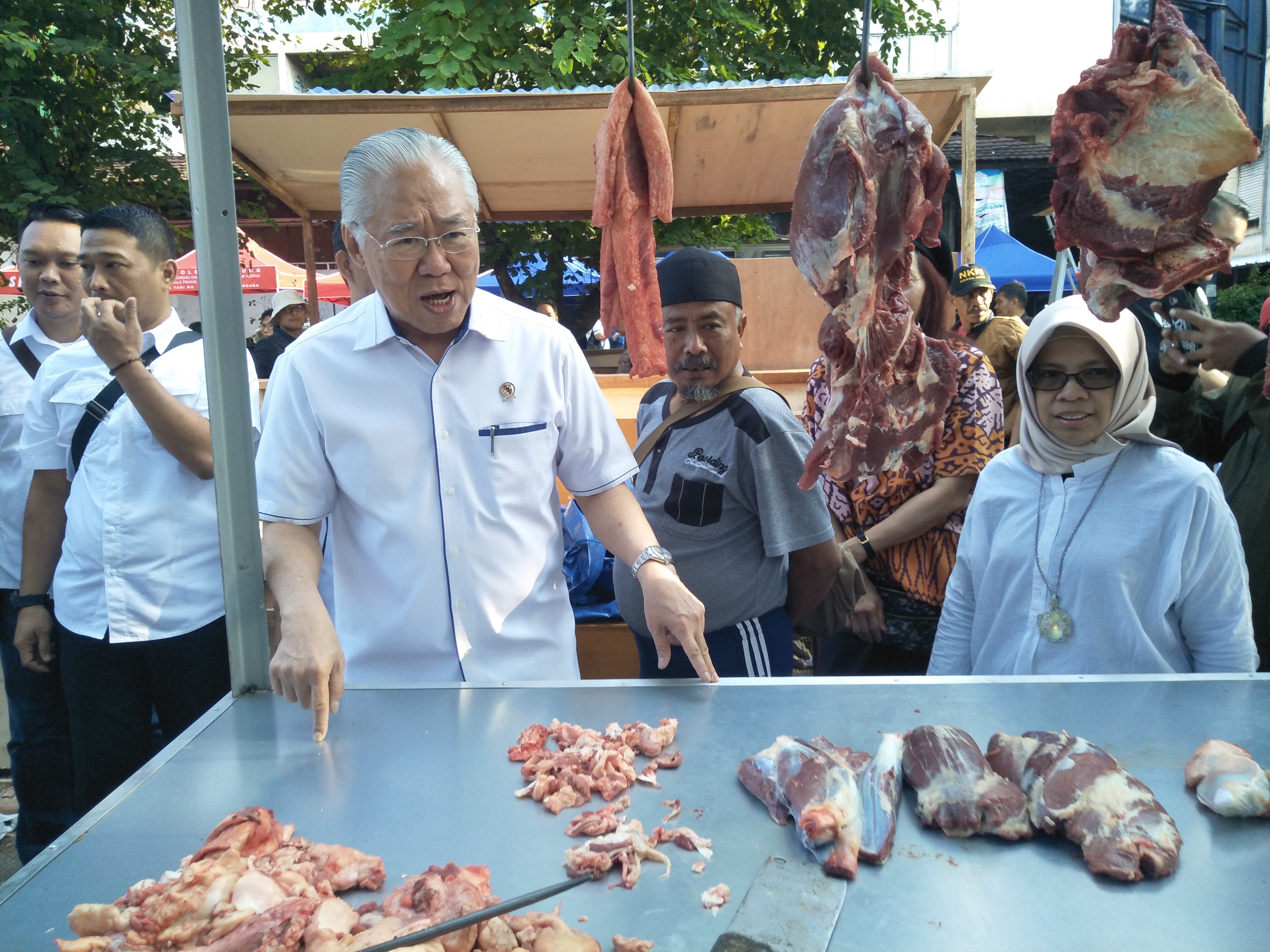 Menteri Perdagangan Enggartiasto Lukita (kiri)