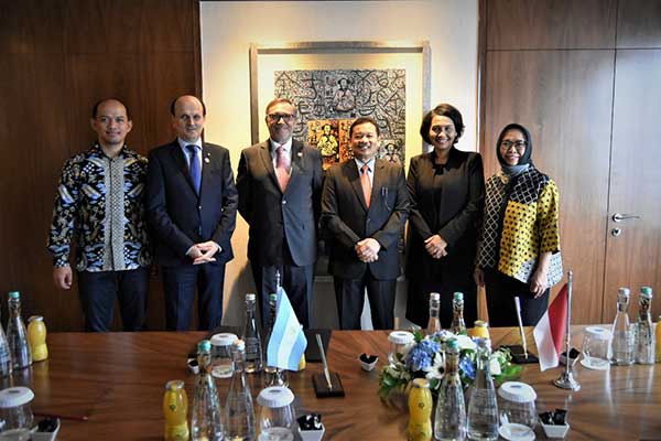 Nota kesepahaman oleh Sekretaris Jenderal Kementerian Pendidikan dan Kebudayaan RI, Didik Suhardi, dan Duta Besar Argentina untuk Indonesia