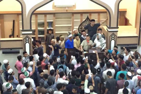 Pengajian di Masjid Al Fitrah Keutapang II Banda Aceh yang diisi Ustaz Dr Firanda Andirja berlangsung ricuh