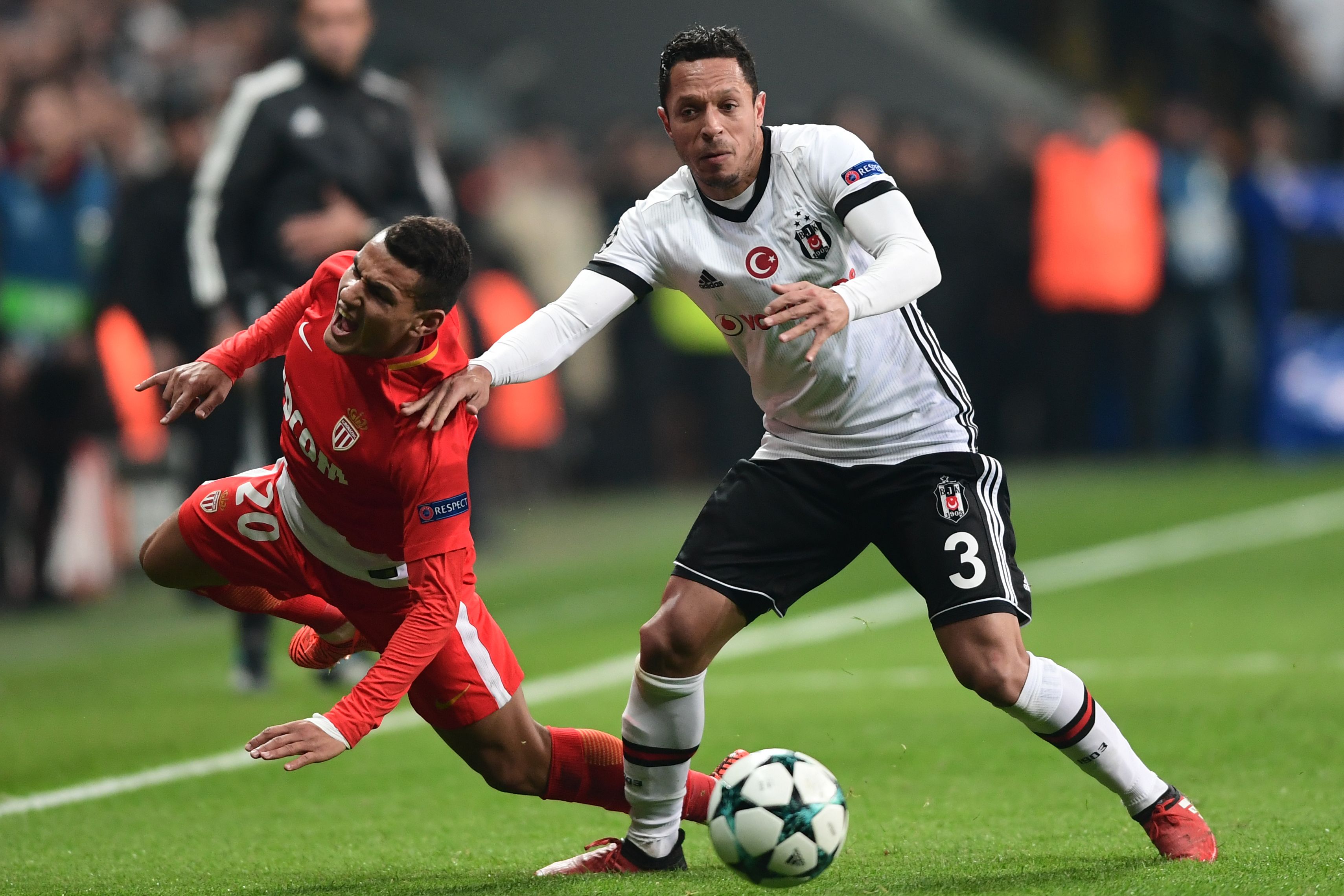 Adriano Correira (kanan)