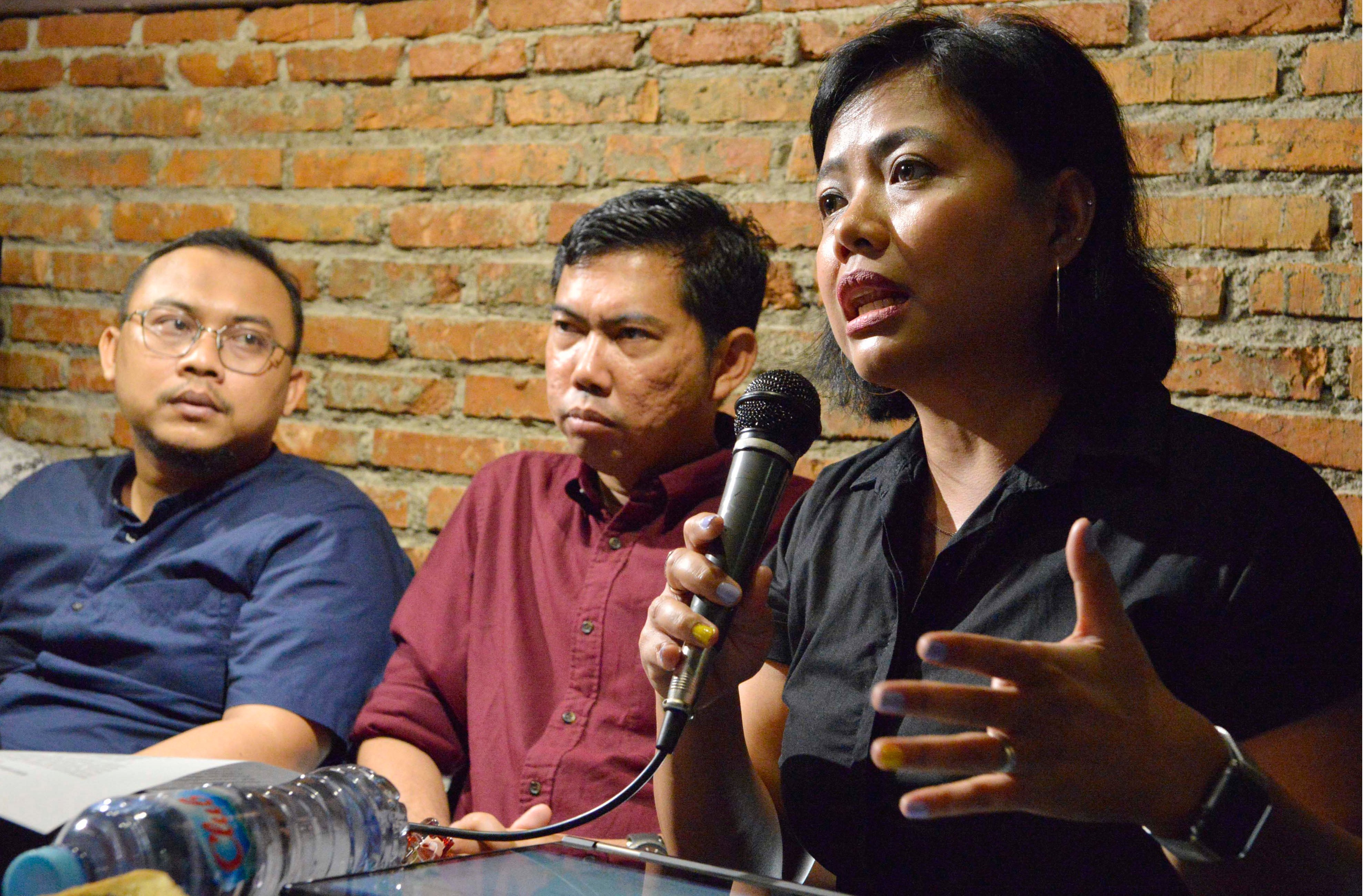 Bivitri Susanti dari STHI Jentera (kanan) di acara bedah sidang sengketa pilpres 2019