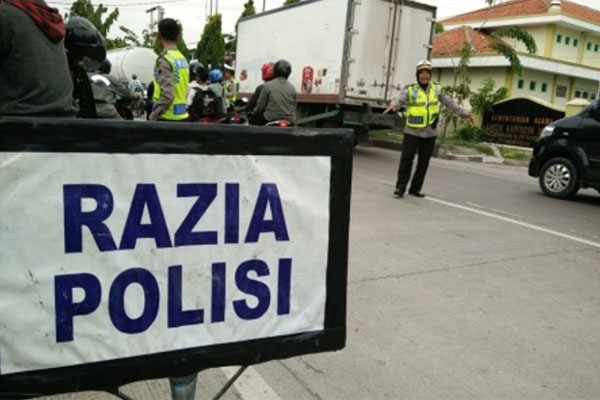 Razia kendaraan.  
