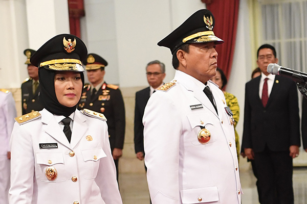 Gubernur dan Wakil Gubernur Lampung yang baru saja dilantik Arinal Djunaidi dan Chusnunia Chalim 