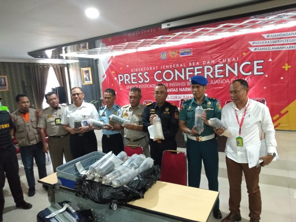 Bea Cukai Juanda Gagalkan Penyelundupan Ratusan Ribu Benih Lobster ke Singapura