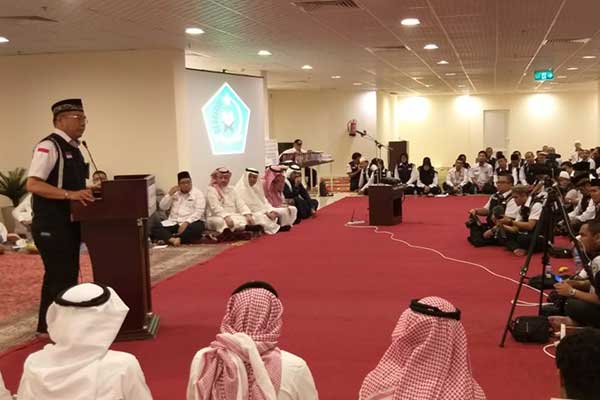 Direktur Bina Haji Ditjen Penyelenggaraan Haji dan Umrah Kemenag Khoirizi H Dasir menyampaikan arahan.