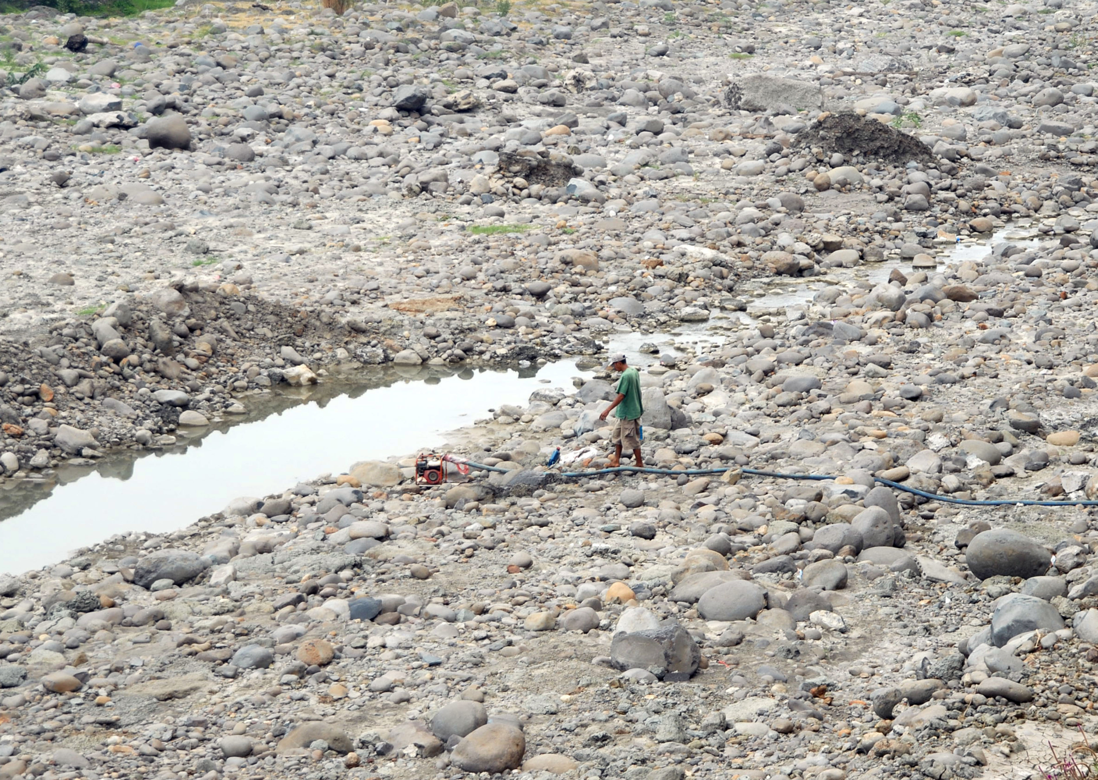 Sungai Cipamingkis di Bogor, Jabar saat Kemarau 2018 silam