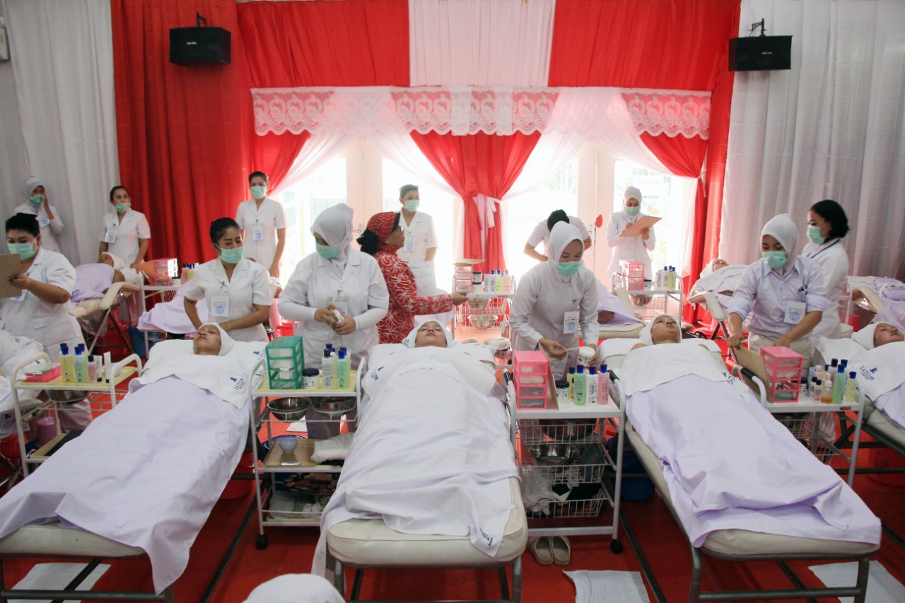 Puluhan warga binaan Lapas Tangerang ikut uji kompetensi tata kecantikan