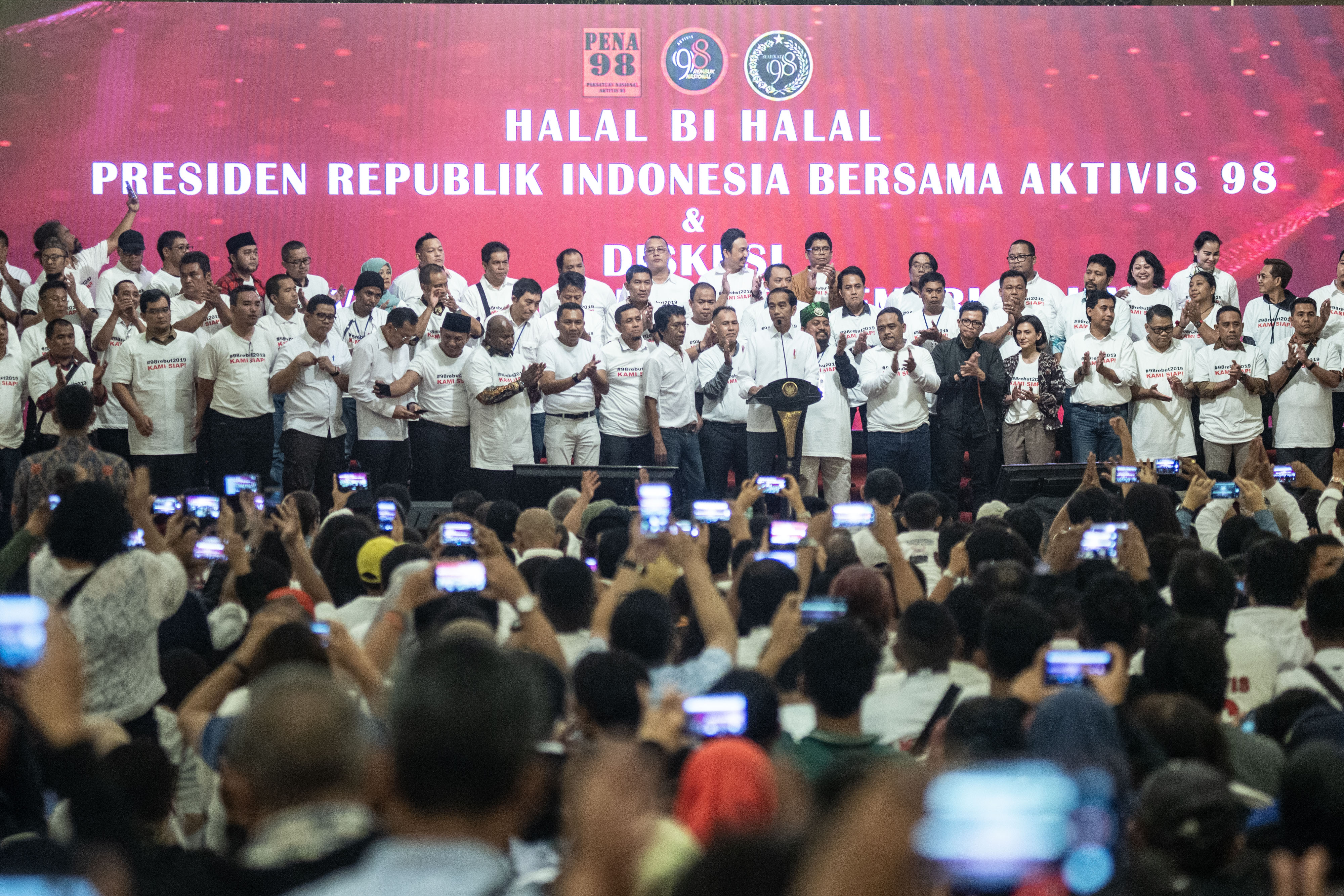 Presiden Joko Widodo saat menghadiri halal bihalal aktivis 98, Minggu (16/6)