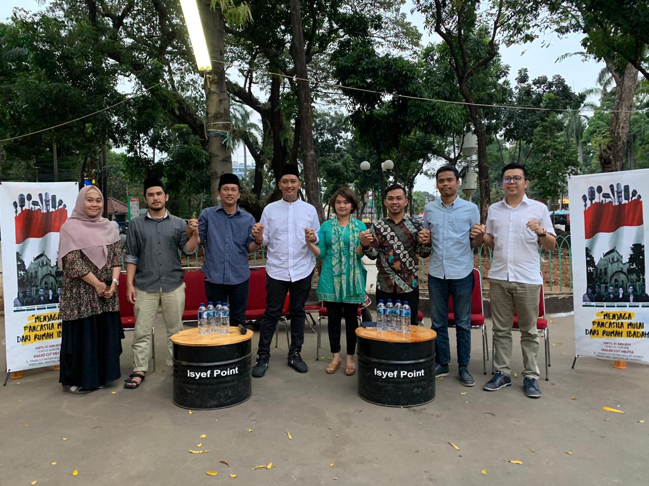 Milenial lintas rumah ibadah memperingati hari lahir Pancasila, di Jakarta, Sabtu (1/6).