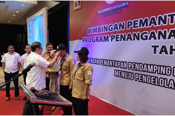  Direktur Jendral PFM Kemensos, Andi ZA Dulung memberikan pembekalan  kepada 206 pendamping Kelompok Usaha Bersama (Kube).