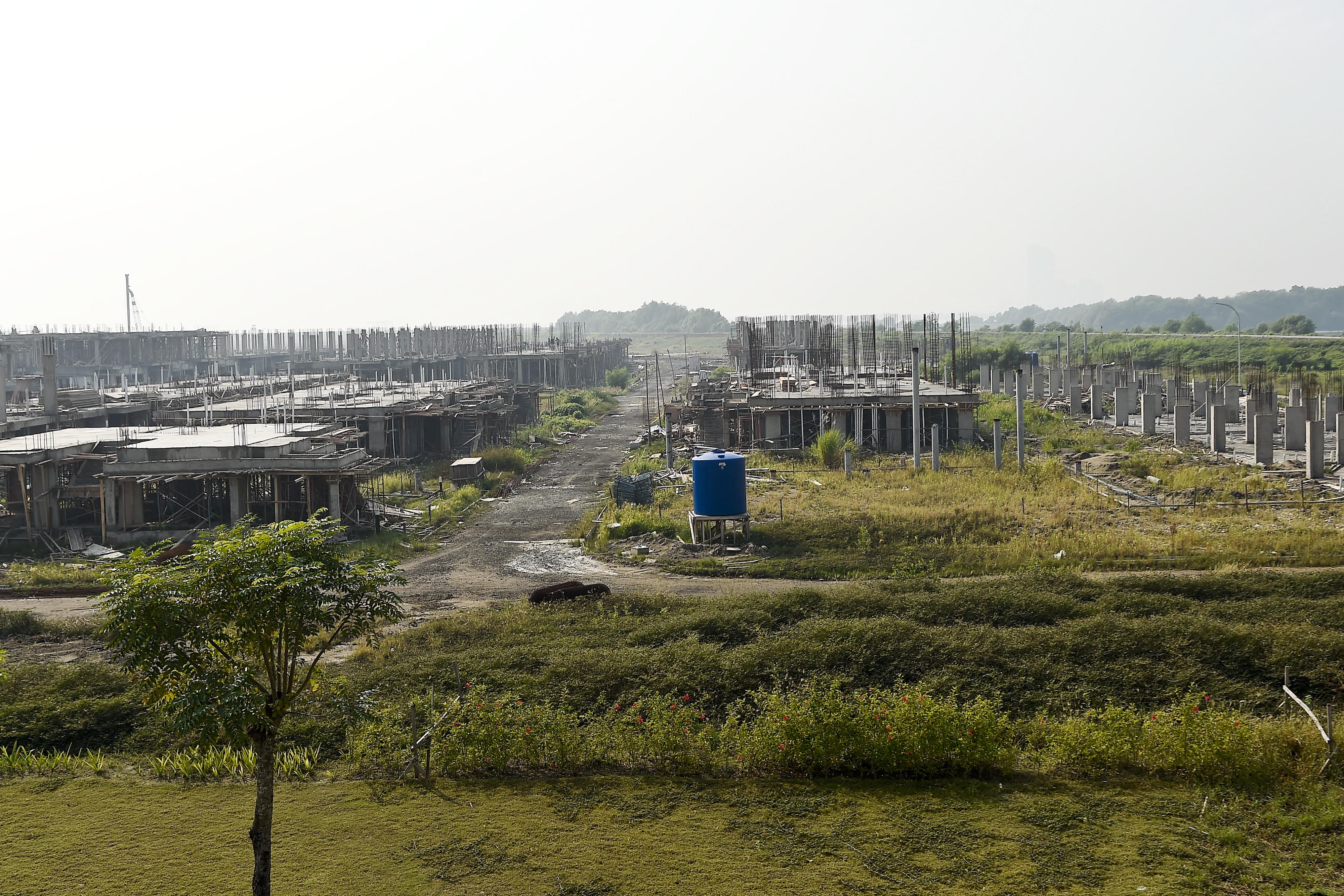 Bangunan yang ada di pulau D proyek reklamasi teluk Jakarta