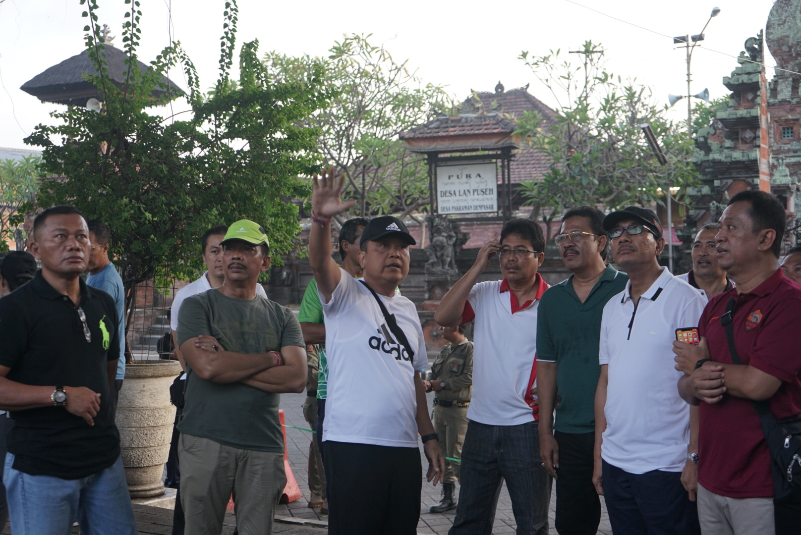  Walikota Denpasar, IB Rai Dharmawijaya Mantra saat meninjau sekaligus memberi arahan kepada OPD terkait penataan kawasan Gajah Mada